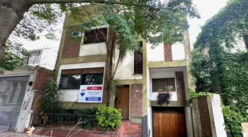 VENTA CASA C/ COCHERA 2 AUTOS BELGRANO R PERMUTAS