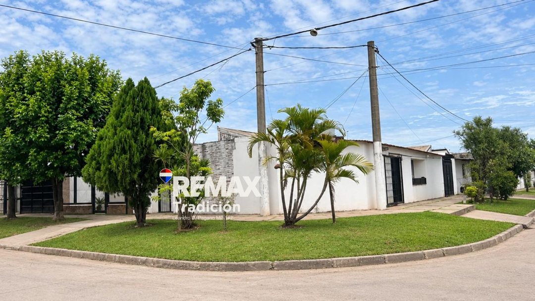 VENTA CASA 3 DORMITORIOS- ESQUINA