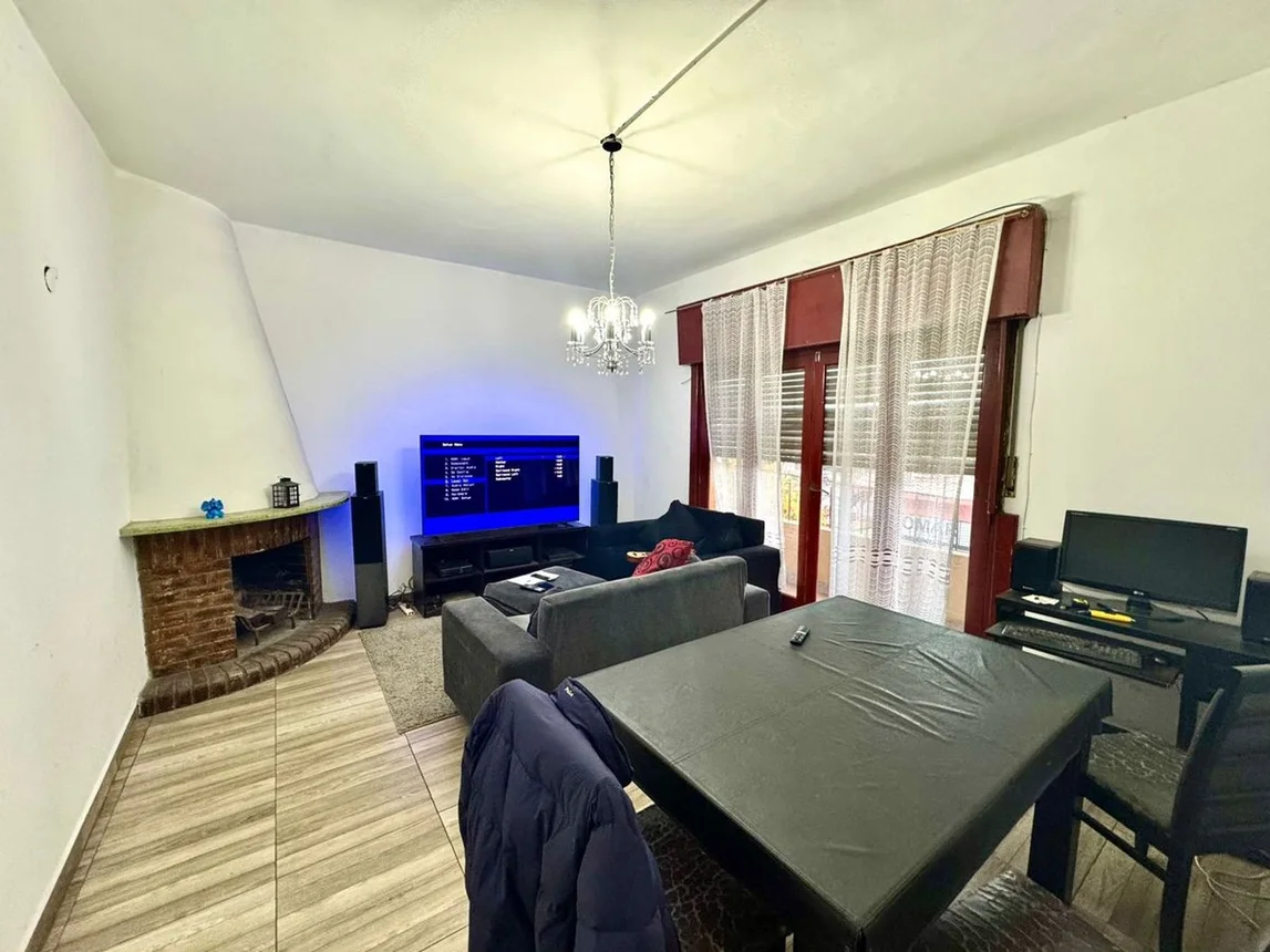 Dúplex de 4 ambientes en venta en Villa Tesei, Gluck 3000