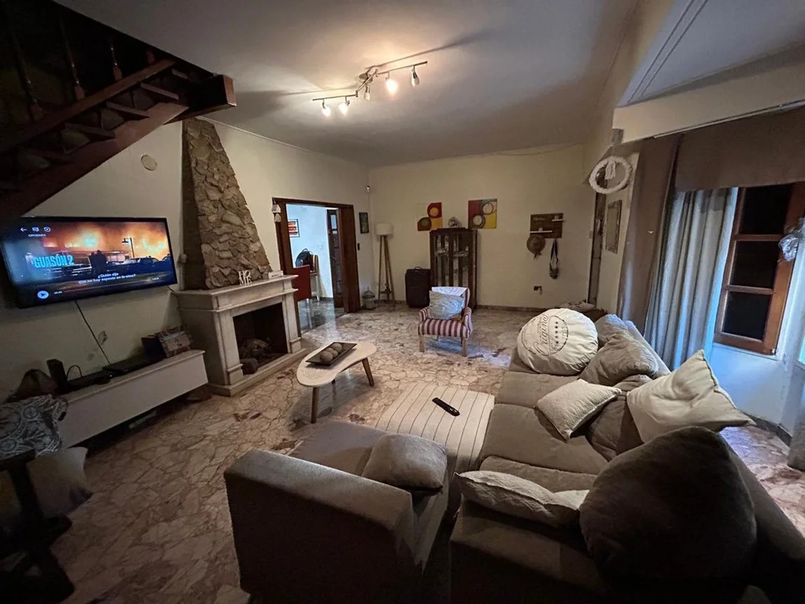 Casa en venta en Villa Luzuriaga, foto 2