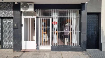 LOCAL COMERCIAL FRENTE A LA PLAZA 25 DE MAYO