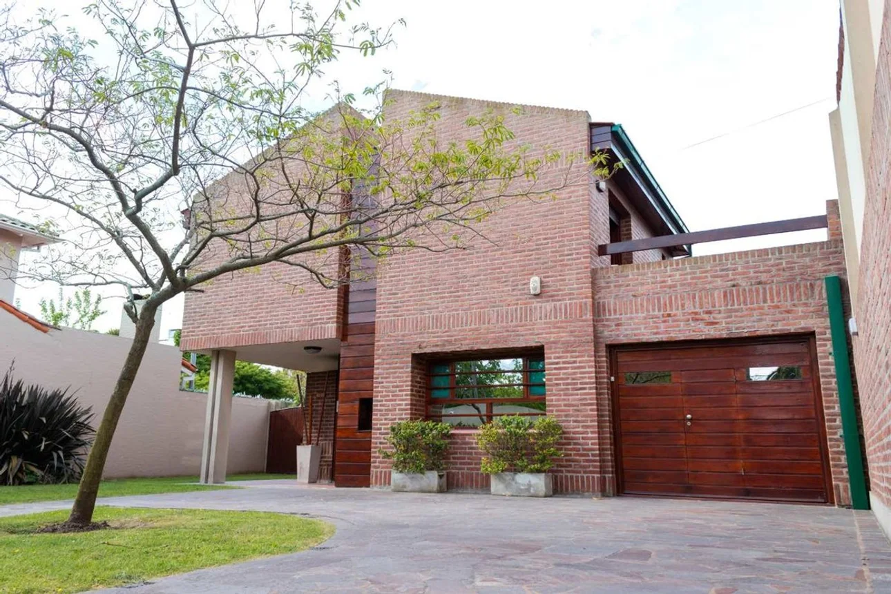 Casa de 6 ambientes en venta en Mar del Plata, Julián Aguirre 6000