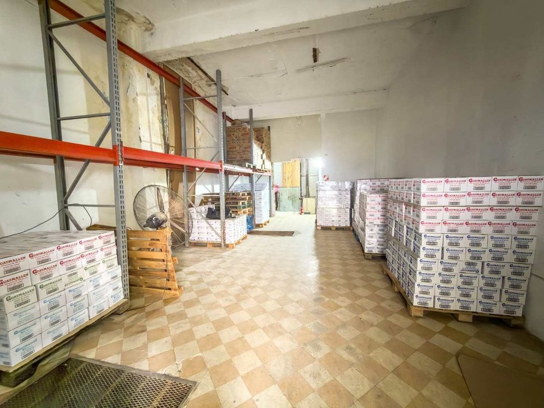 Venta local o deposito en Constitución lote propio