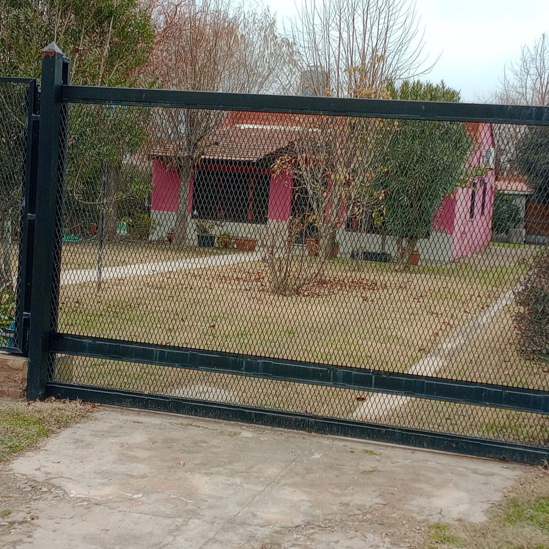 CASA 4 AMBIENTES VENTA GRAL. LAS HERAS, C/PARQUE