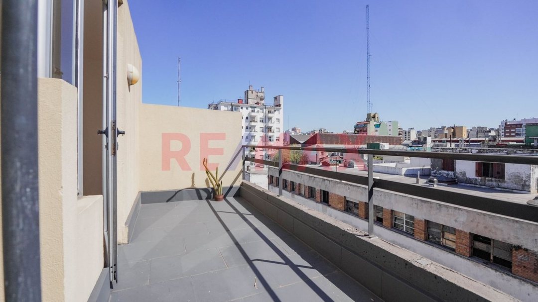 VENTA DEPTO . 3 AMBIENTES . ABASTO . + BALCONES