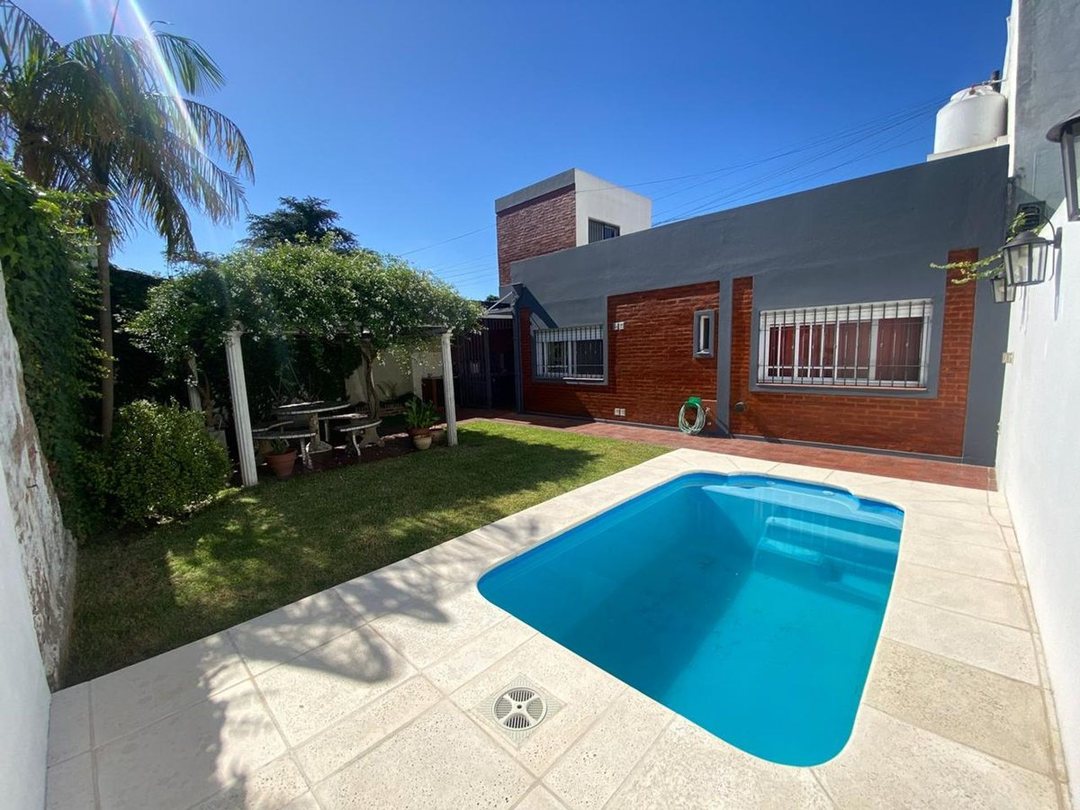 Casa en venta 3 ambientes en Río de Janeiro 3100, Castelar, Moron, Buenos Aires
