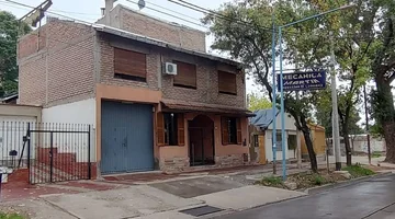 VENDO CASA CON GALPON TALLER. GODOY CRUZ