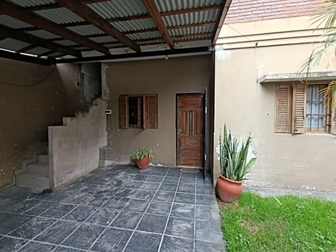 Venta casa + departamento cochera jardin, foto 3