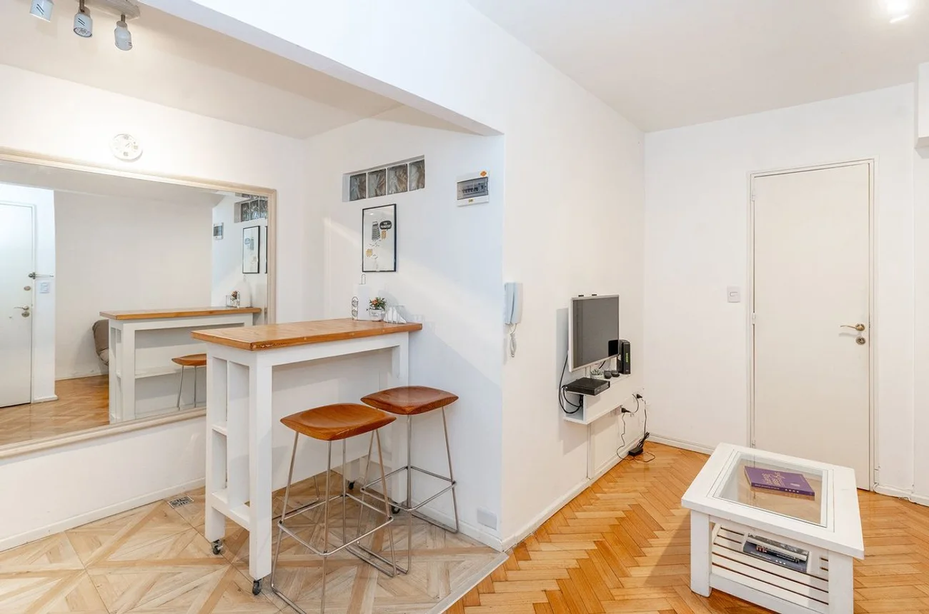 Departamento de 2 ambientes en alquiler en Recoleta, Av. Quintana 200, foto 2