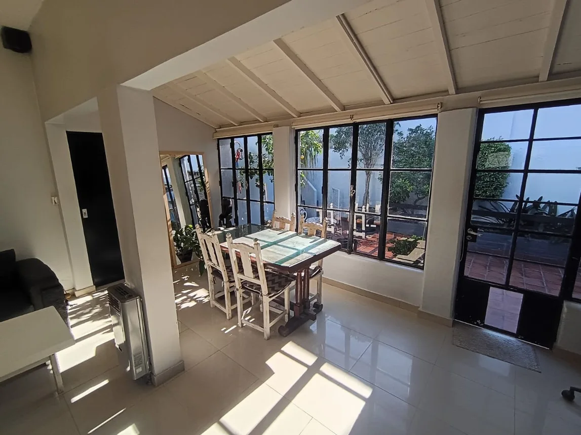 Casa en venta en Banfield, foto 2