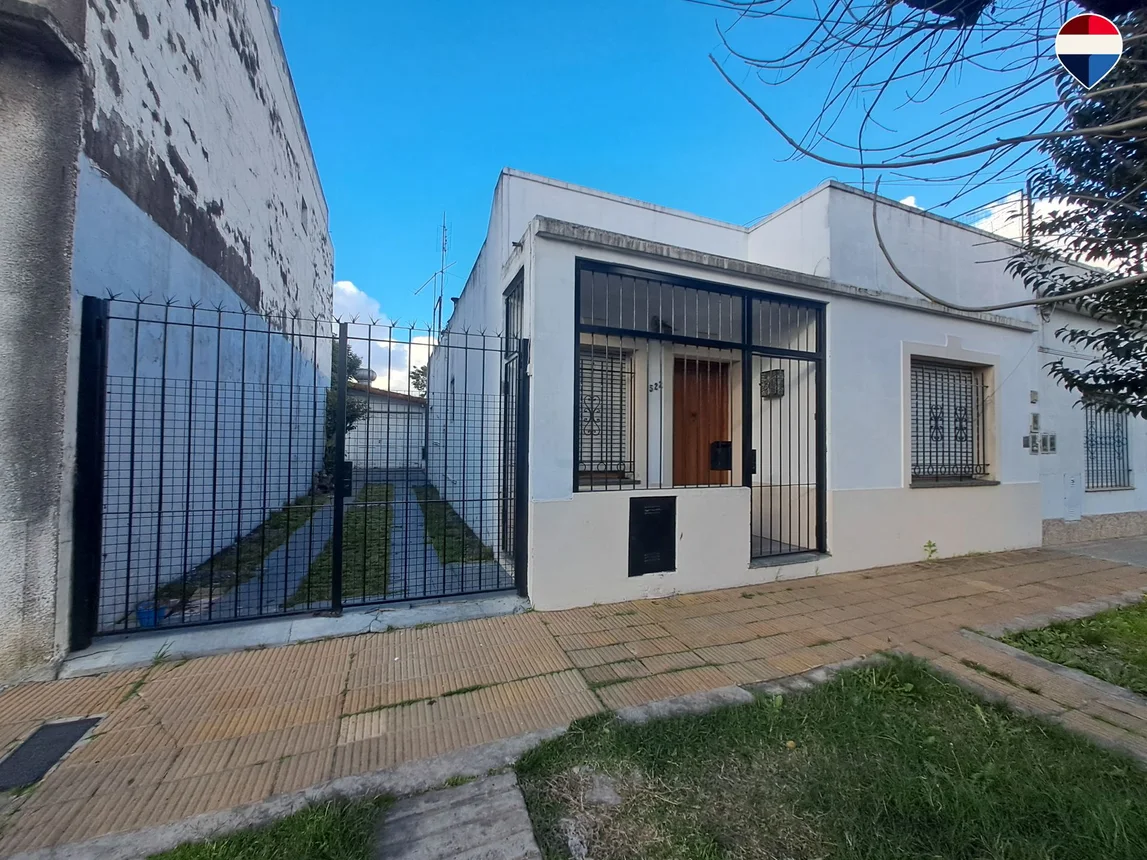Casa de 4 ambientes en venta en Morón, Juan José Paso 500