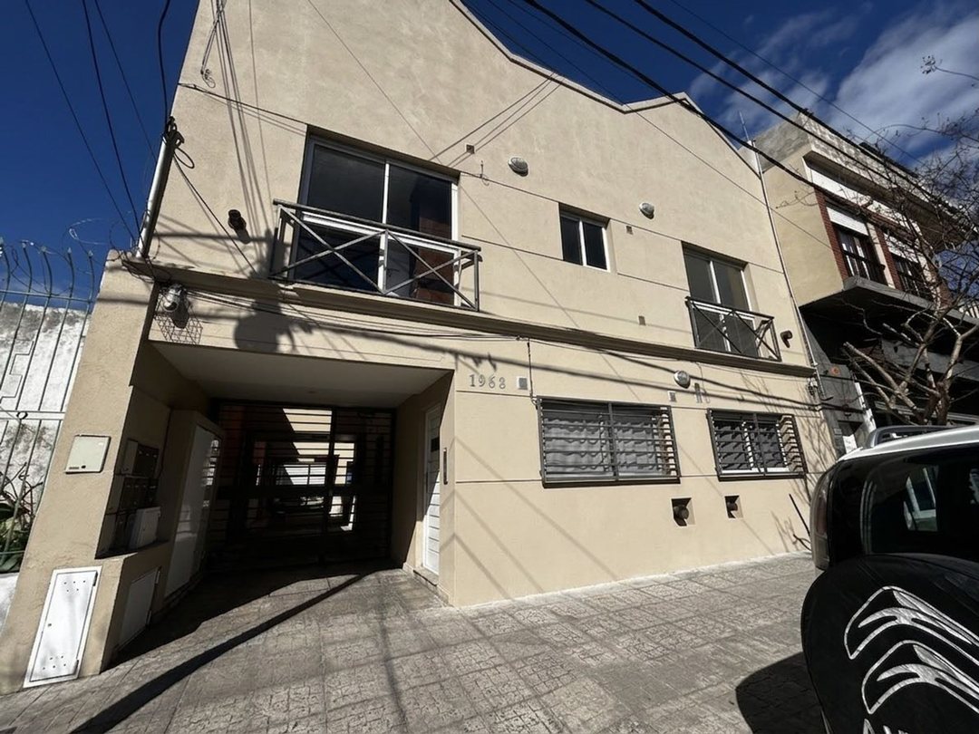 Venta 2 amb al frente zona San Juan