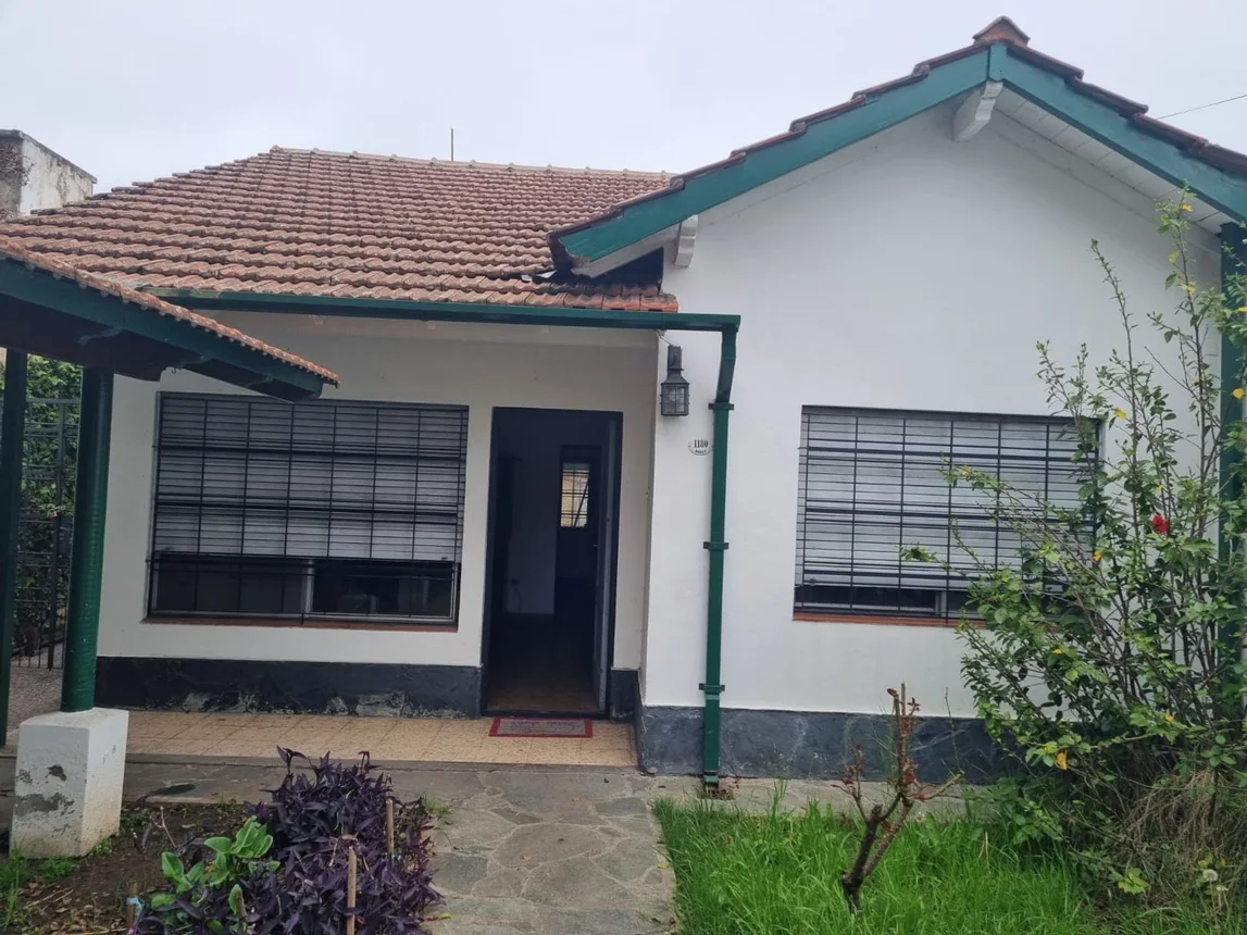 Casa de 3 ambientes en venta en Banfield, Aráoz 1100