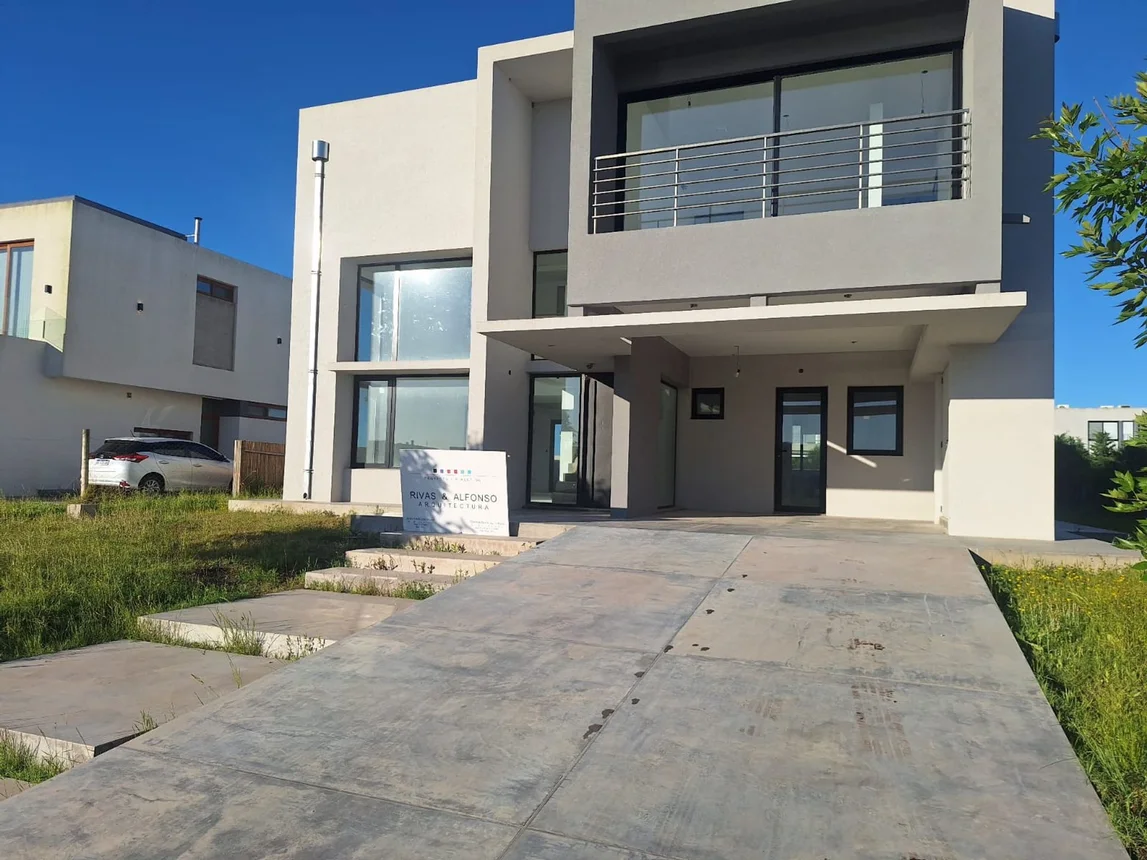 Casa de 5 ambientes en venta en Hudson, Barrio Villalobos Hudson 0