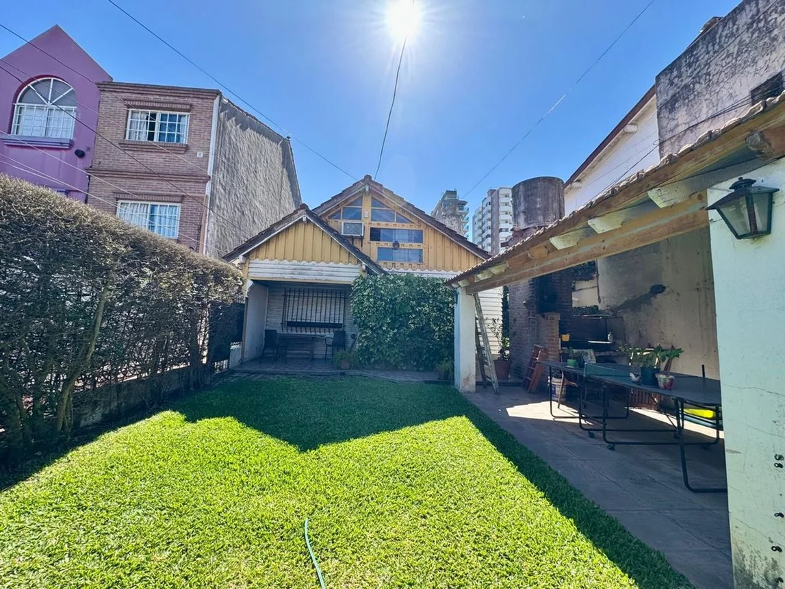 Casa de 6 ambientes en venta en Olivos, Monteverde 3900