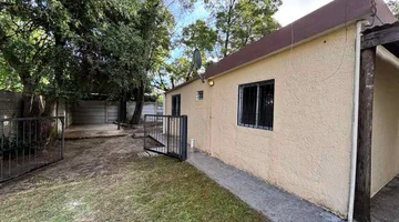 ALQUILER CASA 2 DORMITORIOS Y COCHERA EN SAN LUIS