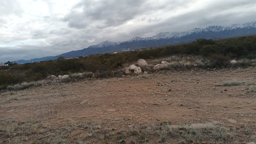 VENTA LOTE 2104 m2 Totales.