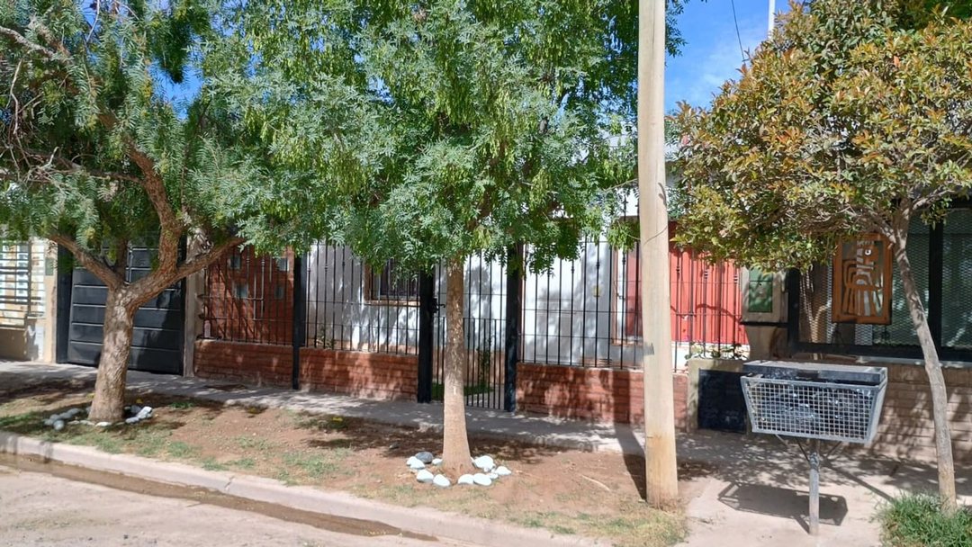 CASA EN VENTA, CENTENARIO
