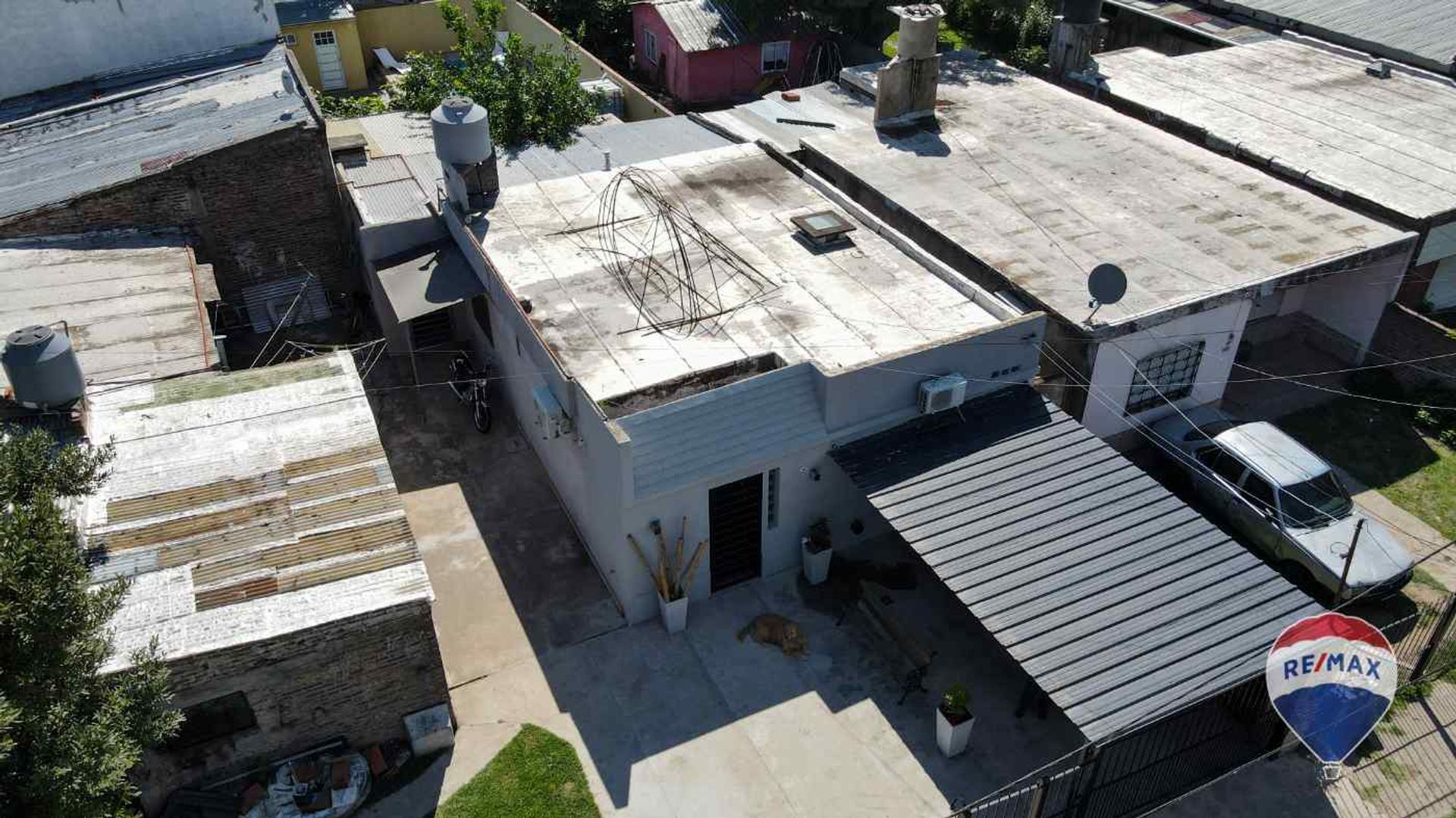 CASA EN VENTA DE 4 AMBIENTES EN LONGCHAMPS