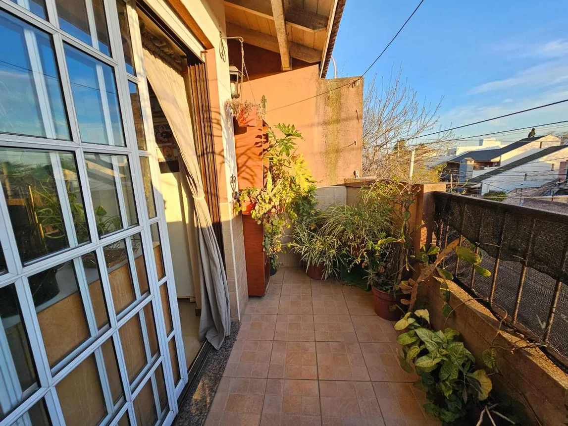 PH de 3 ambientes en venta en Villa Luzuriaga, Juan Florio 300, foto 2