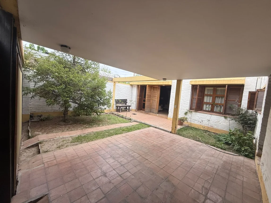 Casa de 5 ambientes en venta en Luján de Cuyo, Juan de Dios Vallcanera 200, foto 3