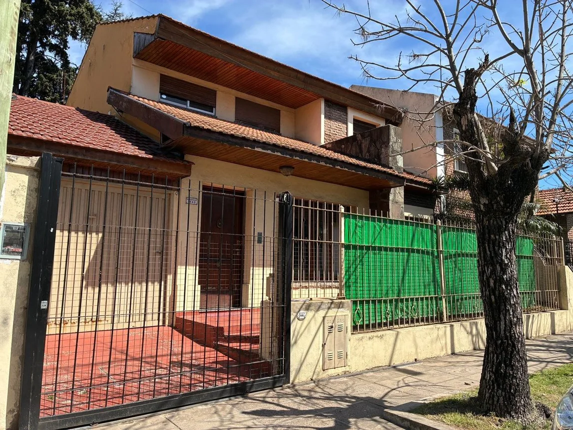 Casa de 5 ambientes en venta en Hurlingham, German Argerich 1400, foto 2