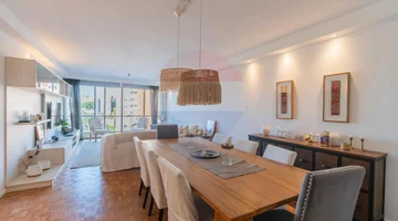 Venta Apartamento Pocitos 3 dormitorios y cochera