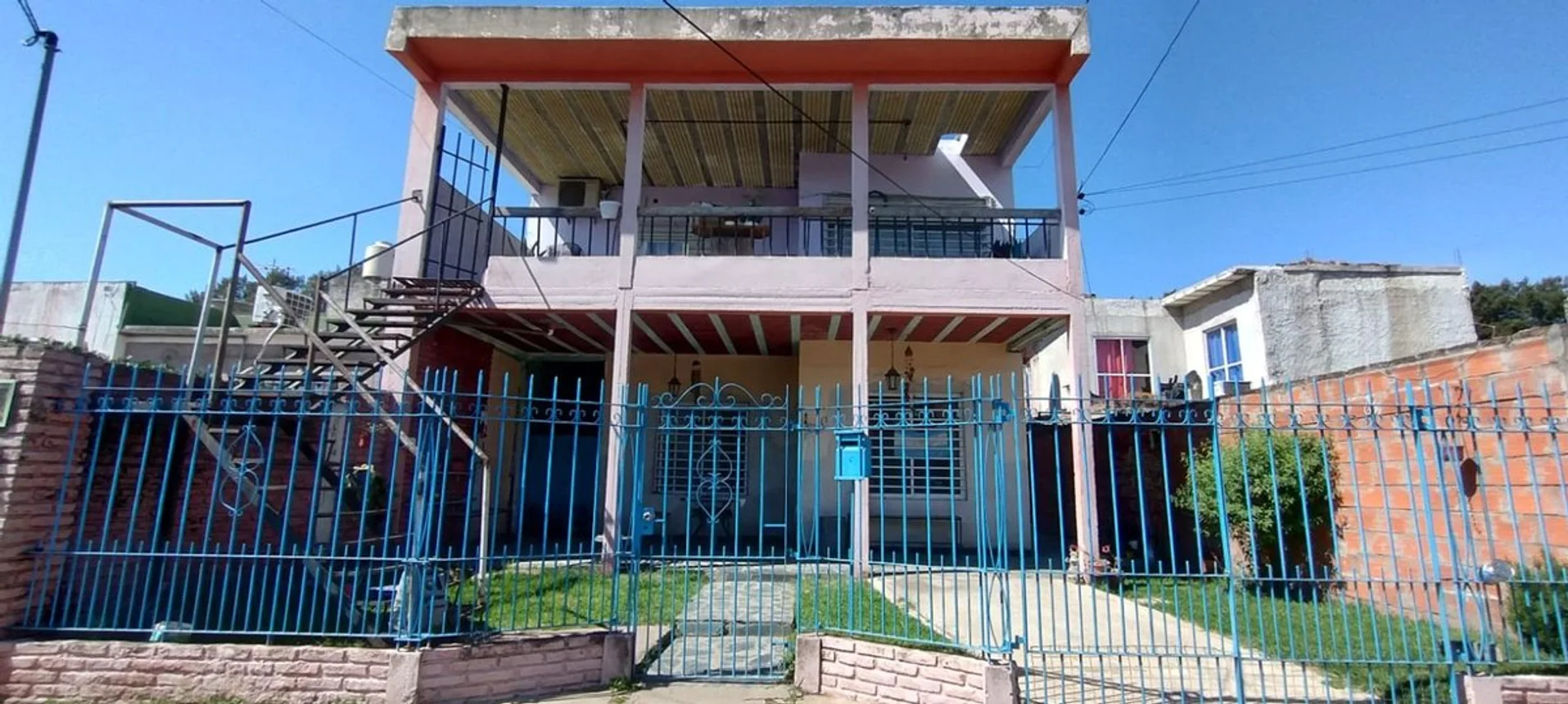 Casa en venta en block 3 ambientes en moron, foto 1