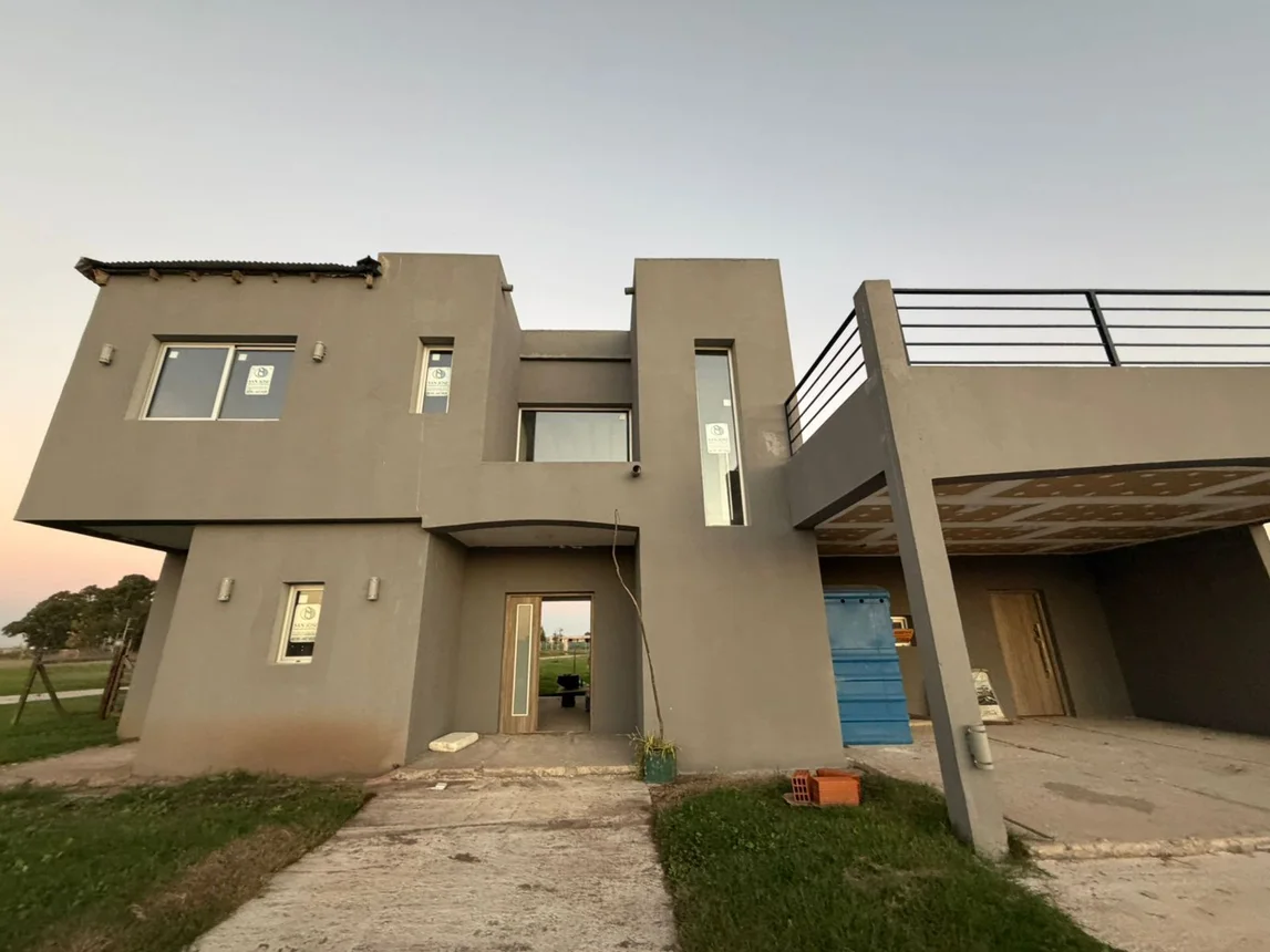Casa de 4 ambientes en venta en Canning, Cáceres, B1862, Provincia de Buenos Aires 1800