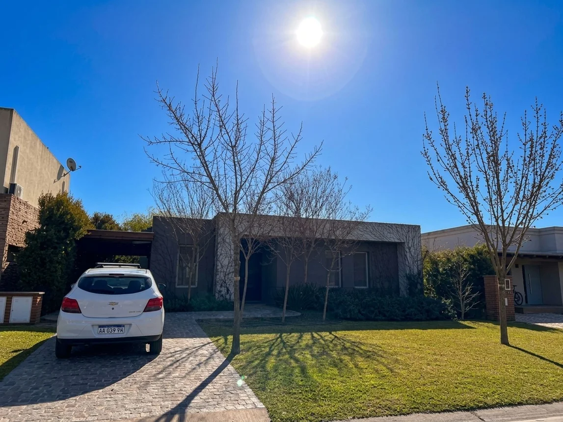 Casa en venta en san eduardo - impecable, foto 2