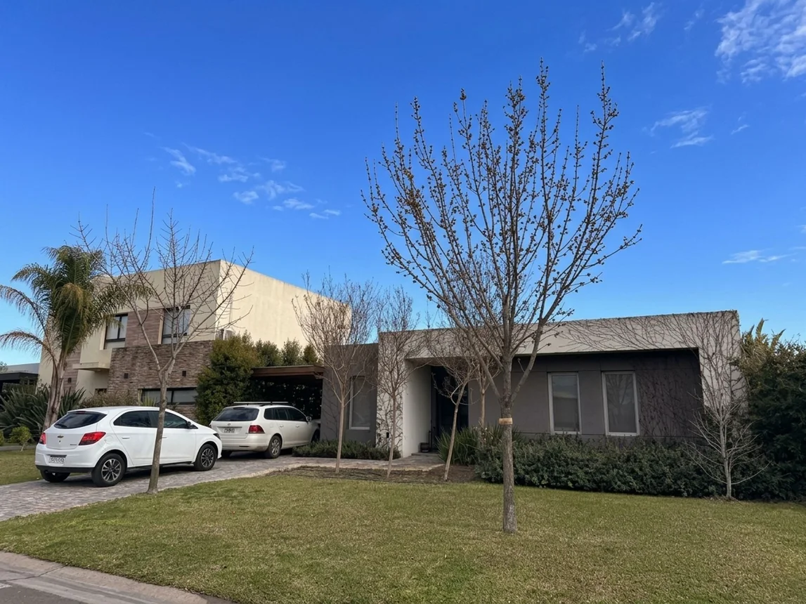 Casa en venta en san eduardo - impecable, foto 1