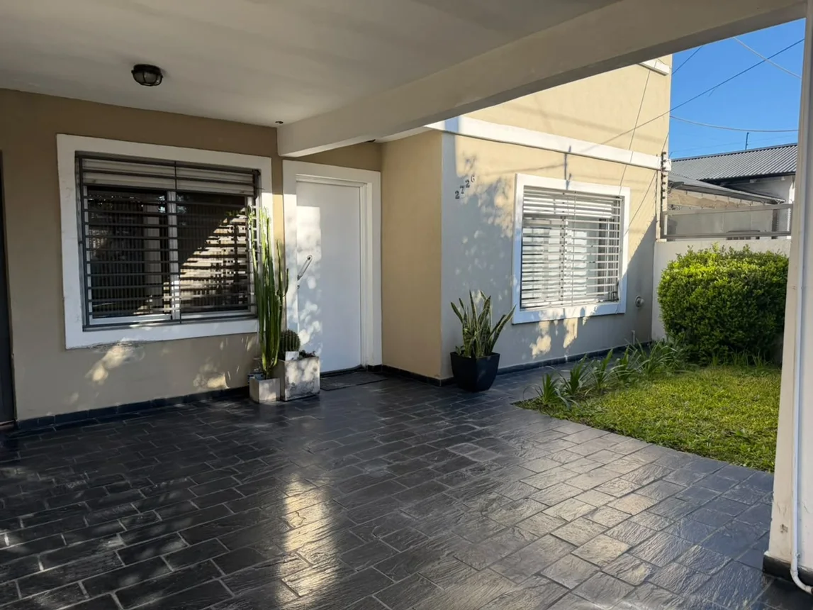 Casa de 3 ambientes en venta en Bernal Oeste, Avenida General Lamadrid 2700