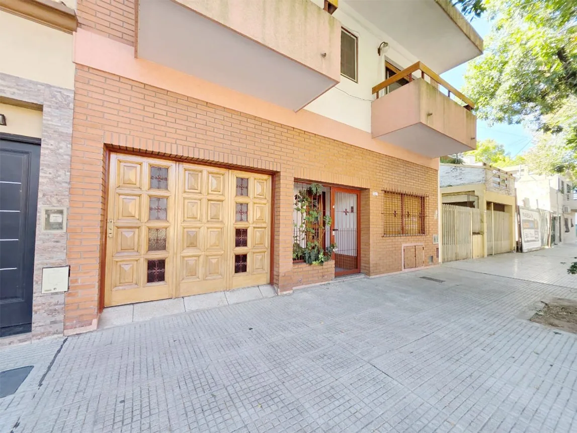 PH de 8 ambientes en venta en Monte Castro, Arregui 4600