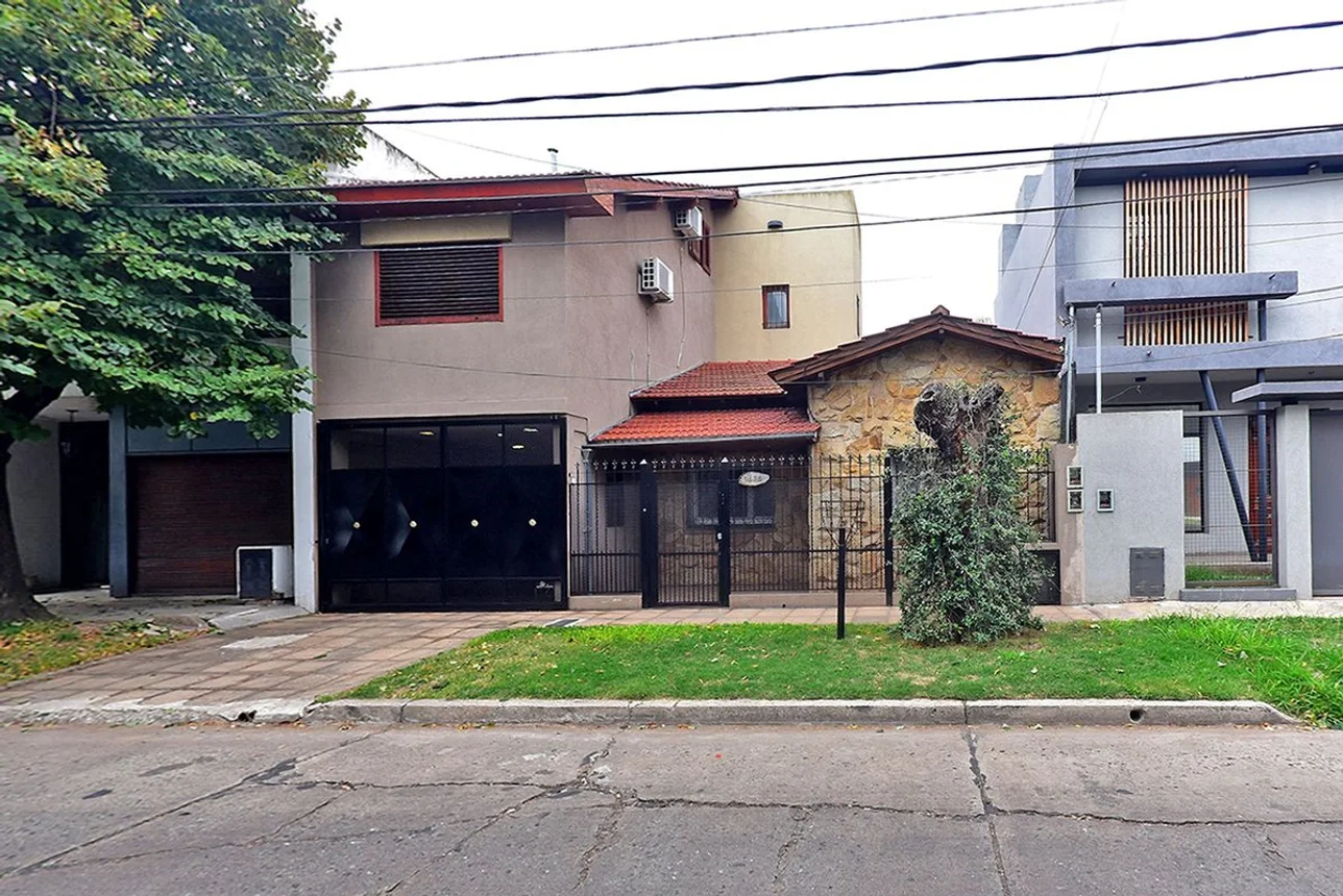 Casa de 6 ambientes en venta en Hurlingham, Debussy 1600, foto 2