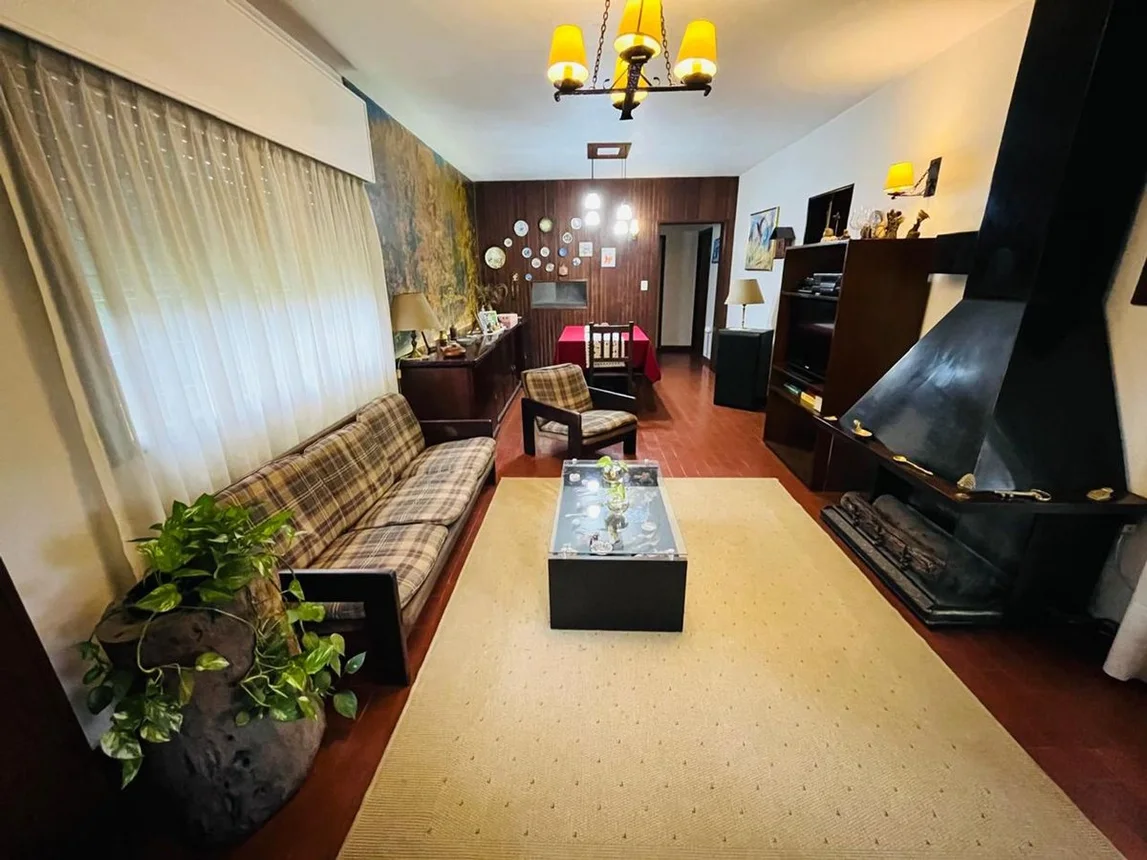 Casa de 4 ambientes en venta en Monte Grande, Cordoba 700