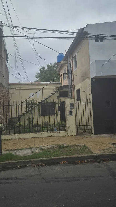 Casa dúplex de 4 ambientes en venta en Ciudadela, Acosta 1000