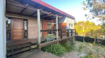 VENDO CASA FLORESTA 3 DORMITORIOS TERRENO Y VISTA