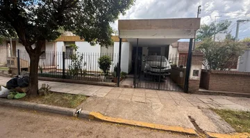 VENTA CASA 2 DORMITORIOS-GRAN PATIO-ARGUELLO