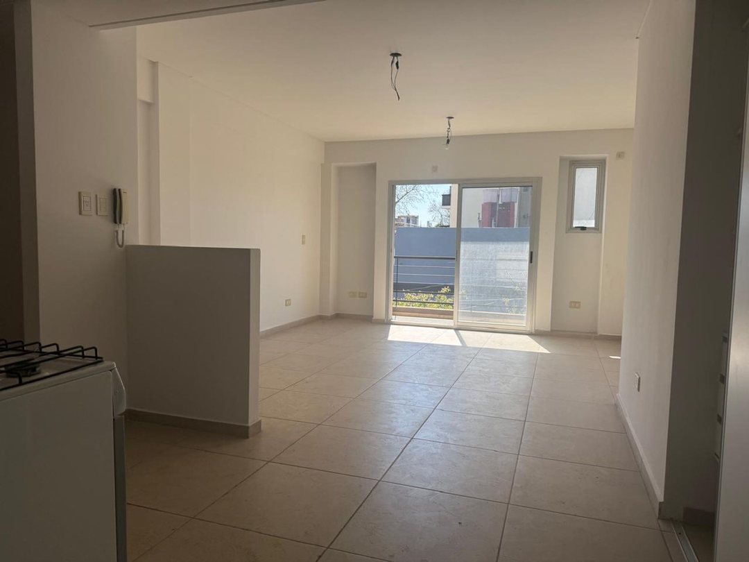 VENTA MONOAMBIENTE DIVISIBLE EN FLORES