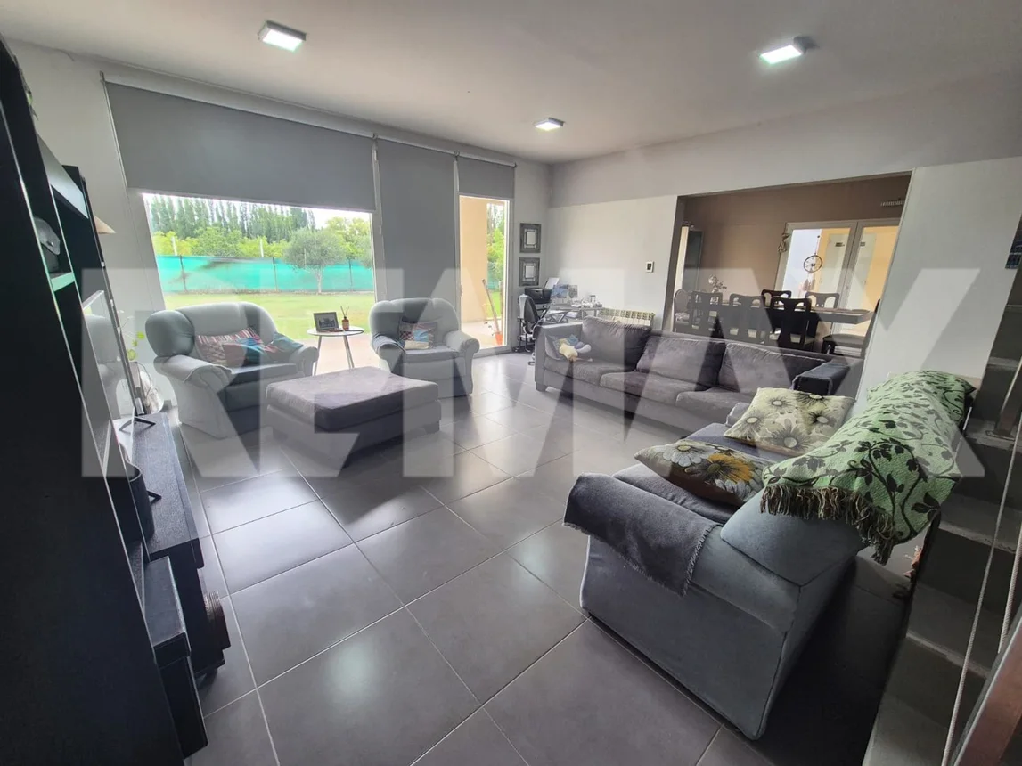 Casa en venta en Neuquén, foto 2