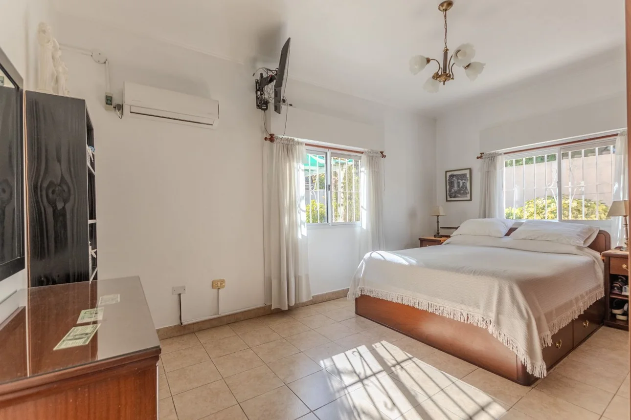 Casa de 5 ambientes en venta en Rafael Calzada, Presidente Juan Domingo Perón 3300, foto 3