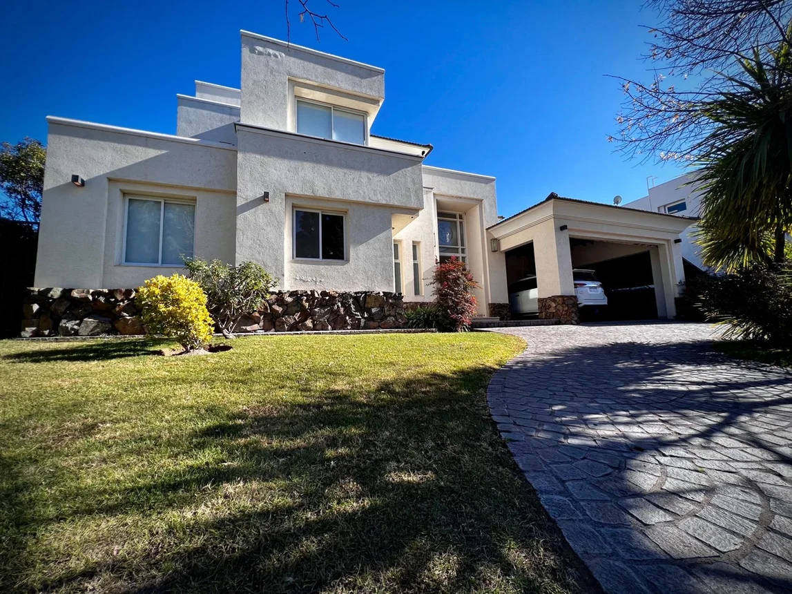 Gran casa barrio privado pueyrredon, foto 2