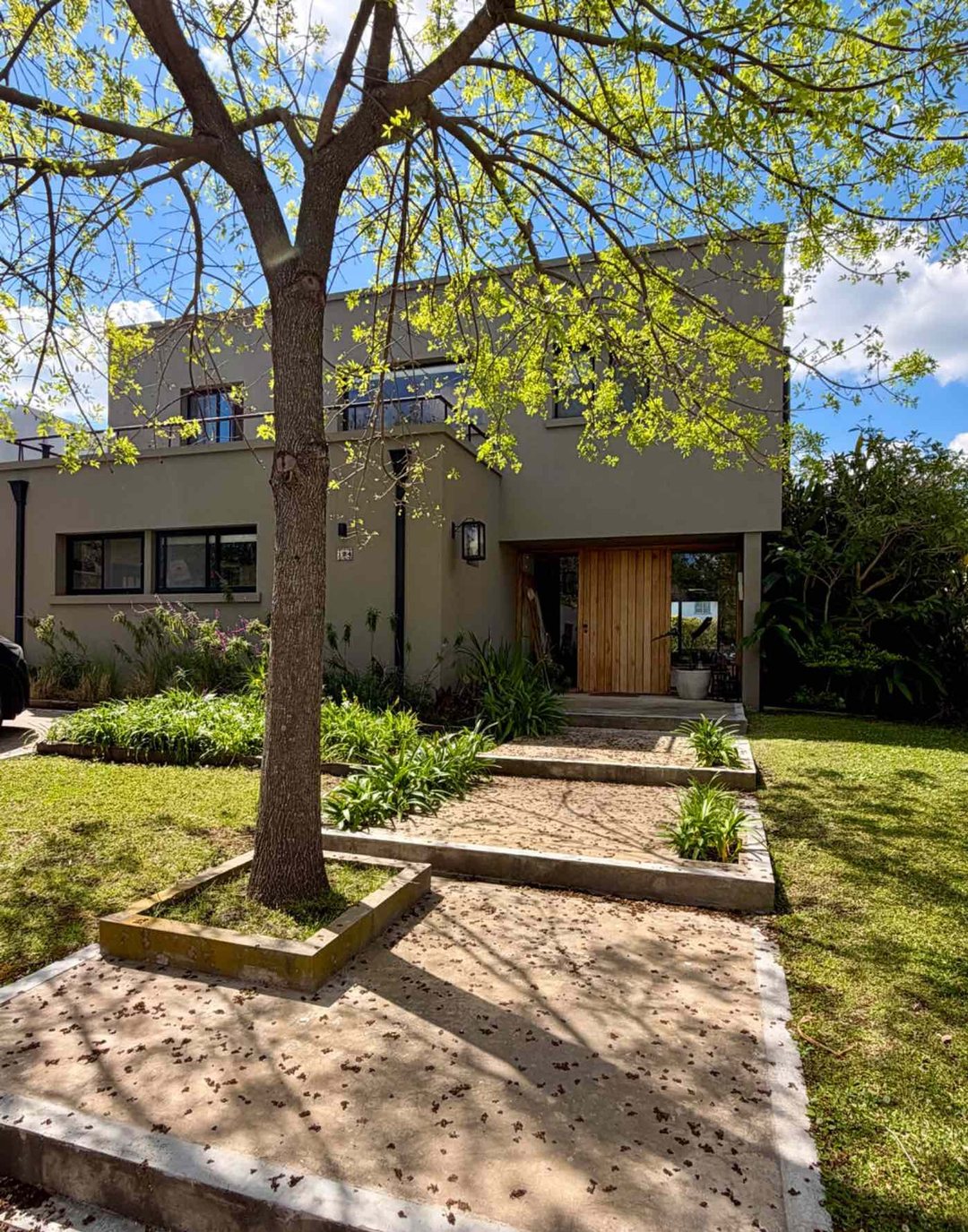 Venta casa 5 ambientes La Comarca interna A/crédt