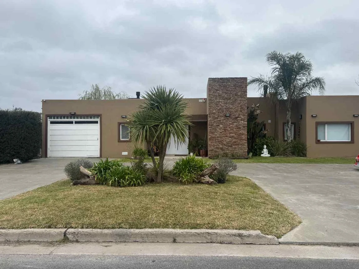 Casa en venta en La Plata, foto 2