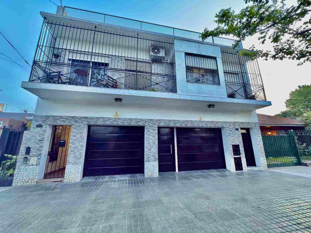 PH 5 Amb en venta Lomas con Patio y Quincho