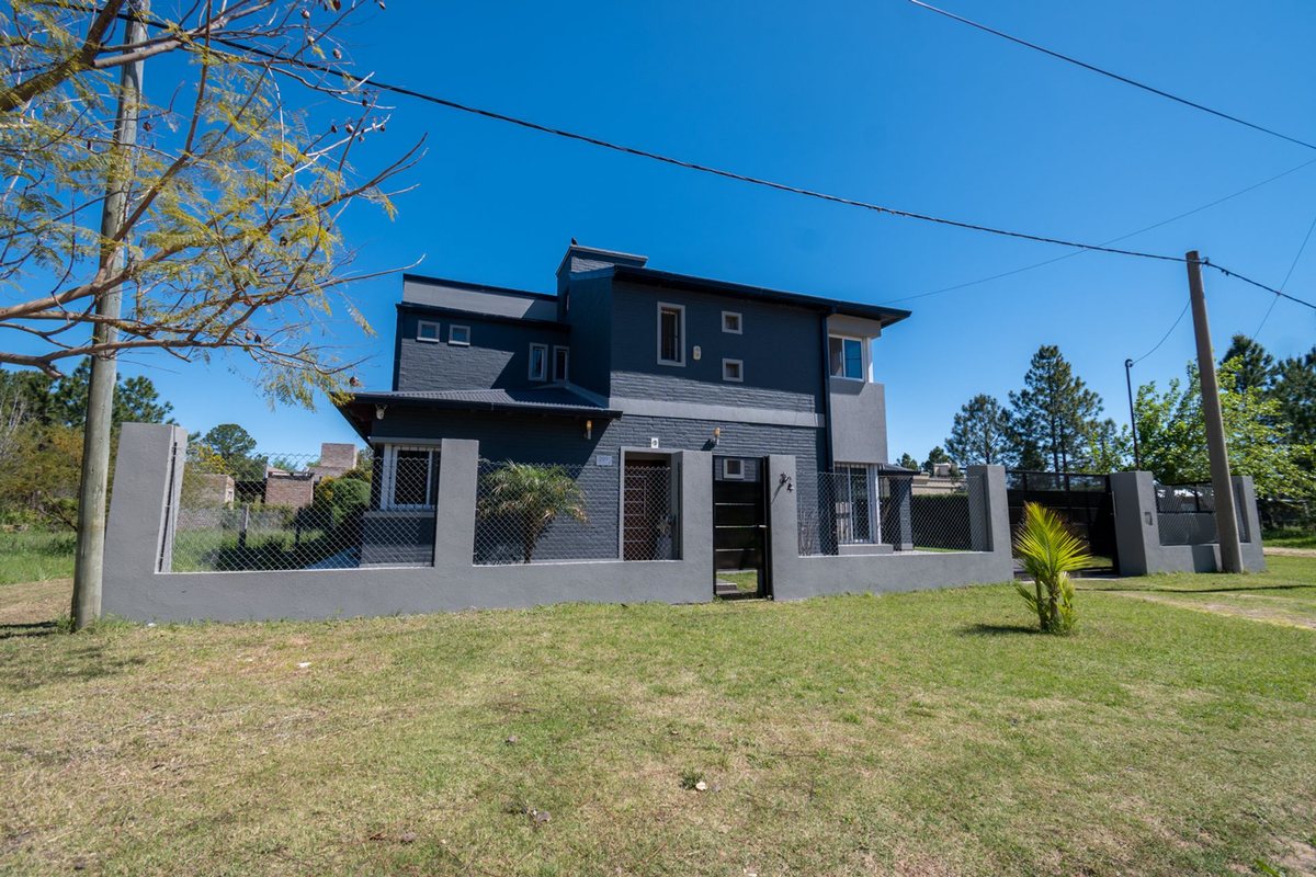 Impecable casa en Arroyo Leyes