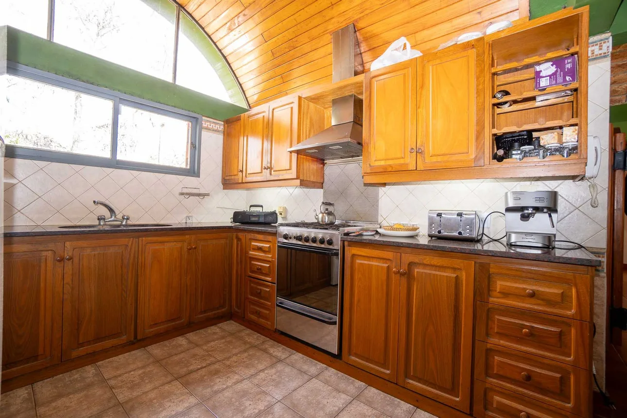 Casa en venta en city bell parque y pileta, foto 3