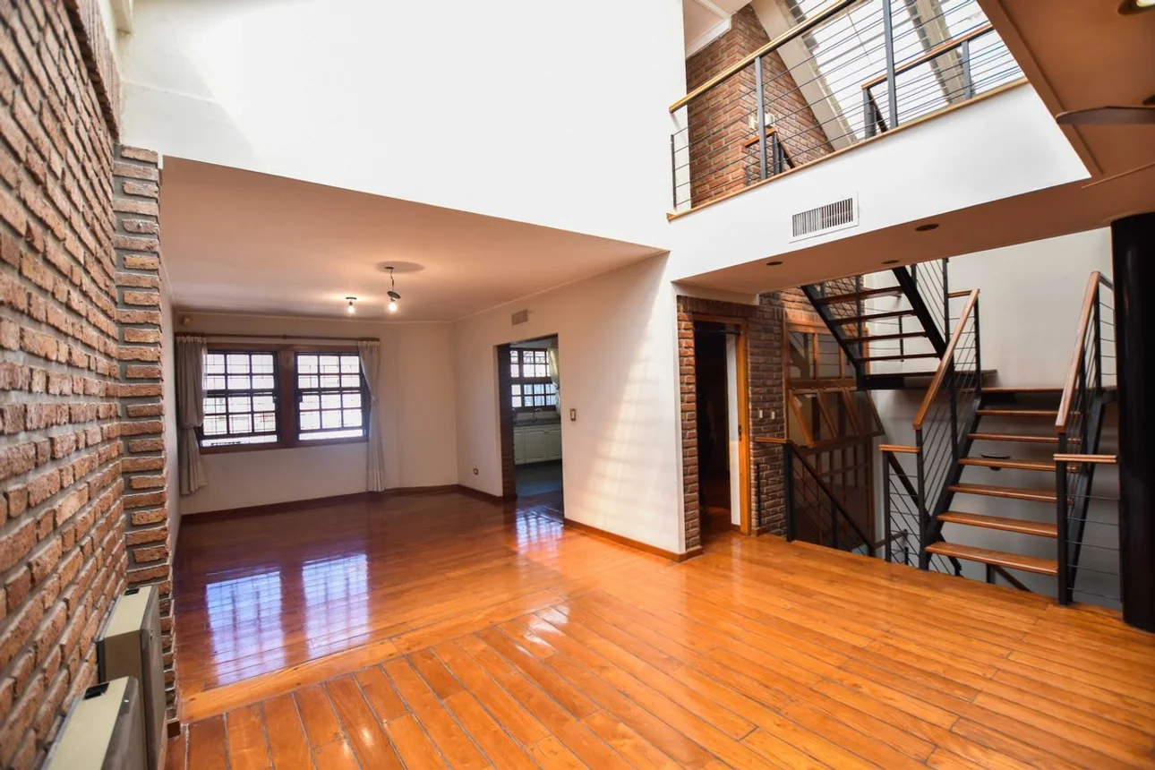 Casa en venta 3 dormitorios estudio permuta abasto, foto 3