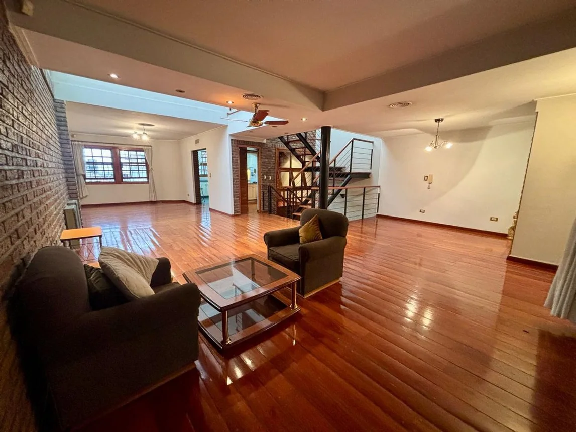 Casa en venta 3 dormitorios estudio permuta abasto, foto 4