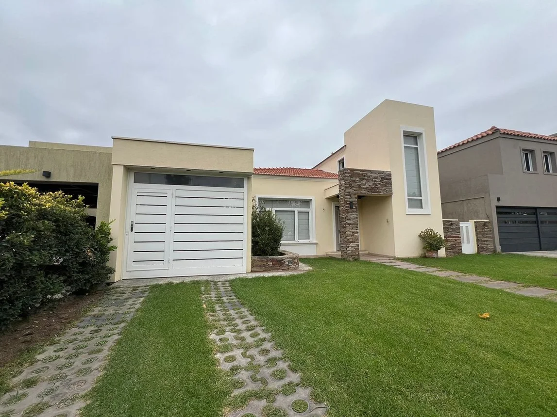 Casa en venta en Guaymallén, foto 2